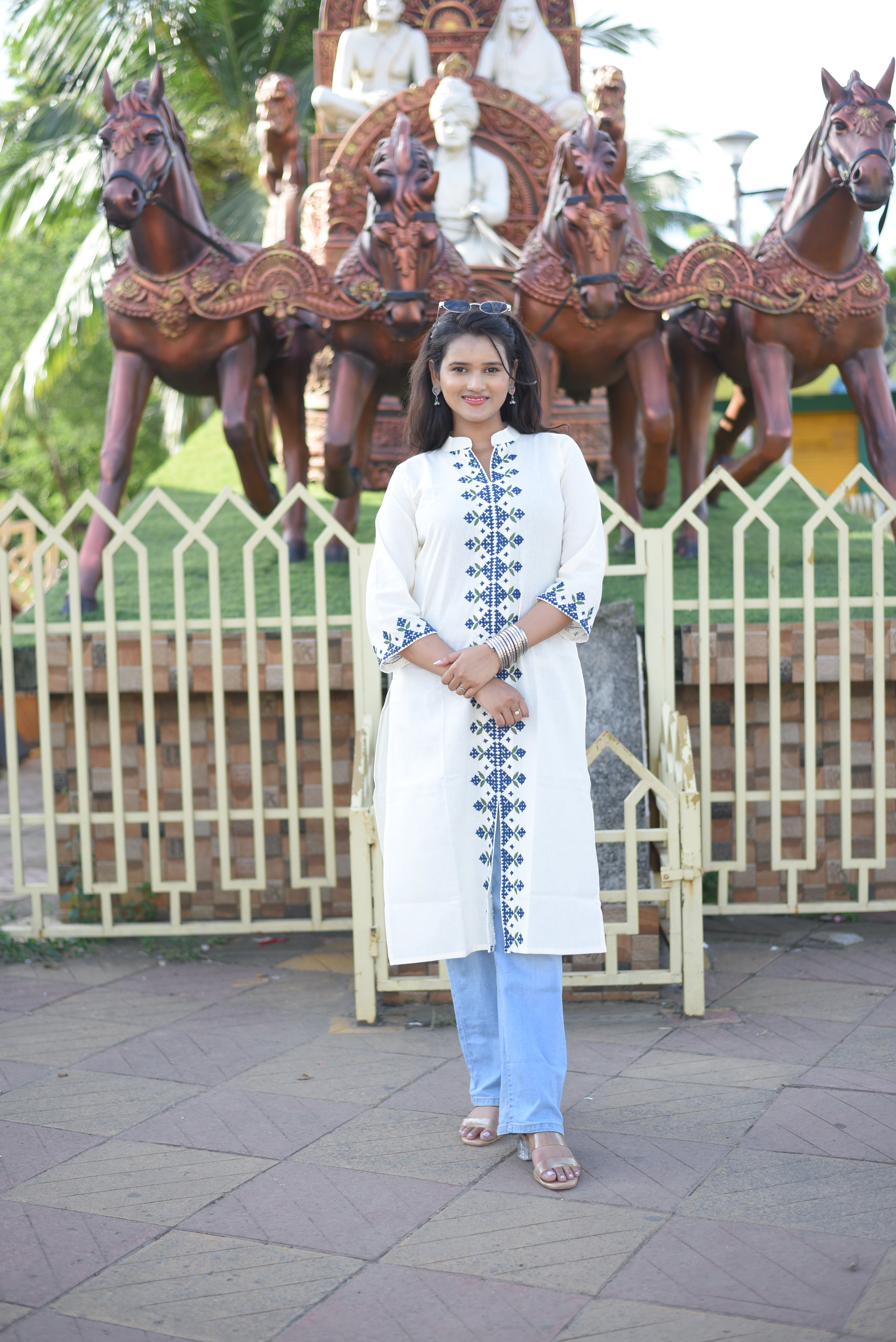 Off White Kutch Hand Embroidered Kurta